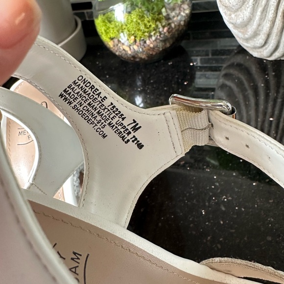 Impo White Cream Platform Sandals with Lace Design - Picture 8 of 13